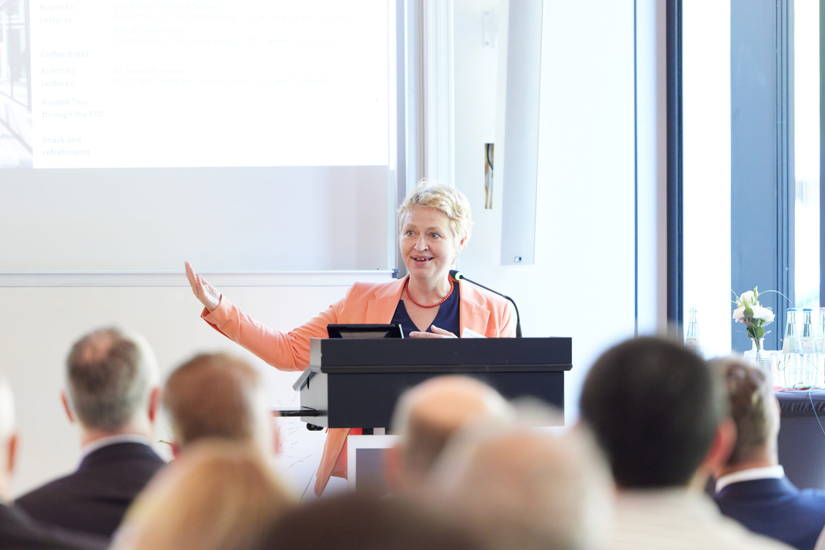 Prof. Dr. Beate Heinemann, Direktorin für Teilchenphysik am DESY in Hamburg: es kann gar nicht hoch genug eingeschätzt werden, wie entscheidend Detektoren für die Entwicklung der Naturwissenschaften sind.