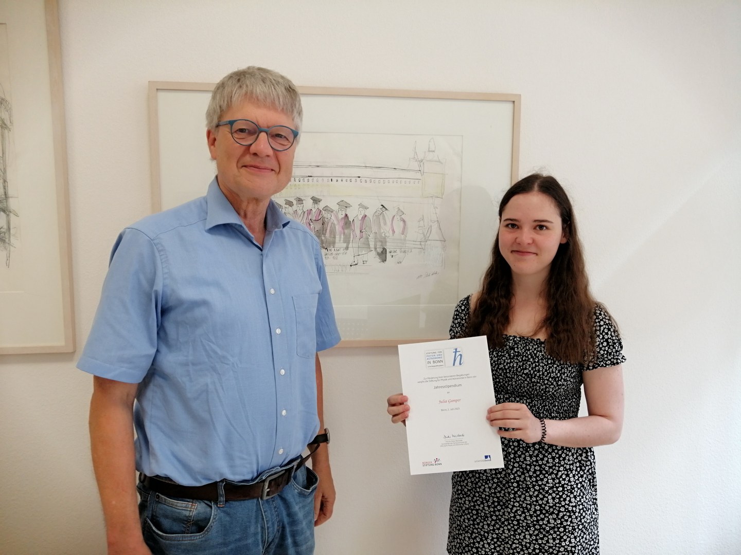 Prof. Dr. Dieter Meschede mit der Studentin Julia Gamper