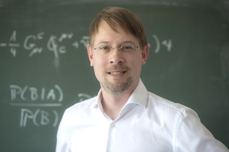 Prof. Dr. Carsten Urbach - from the Helmholtz-Institute for Radiation and Nuclear Physics at the University of Bonn is spokesperson for the new Collaborative Research Center "NuMeriQS: Numerical Methods for Dynamics and Structure Formation in Quantum Systems".