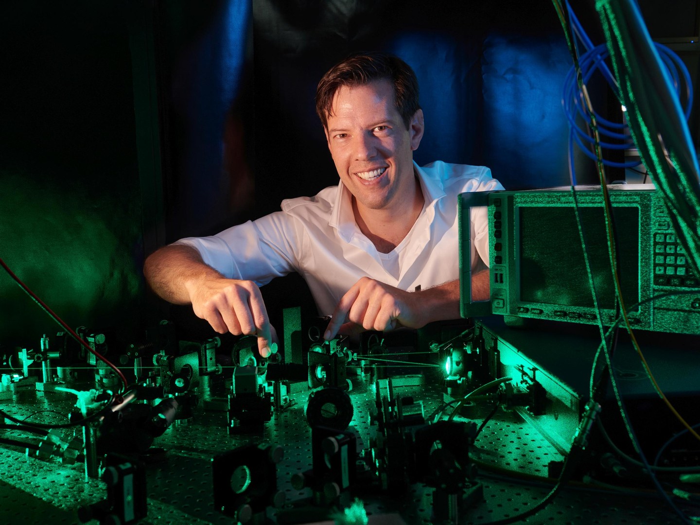 Professor Simon Stellmer from the University of Bonn - adjusting a laser used for precision measurements