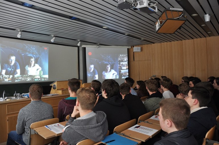 Videokonferenz mit dem CERN und anderen Forschungsinstituten in Europa