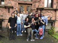 Gruppenbild zusammen mit der Physikshow Bonn und einer selbstgebauten "Plasmakanone".